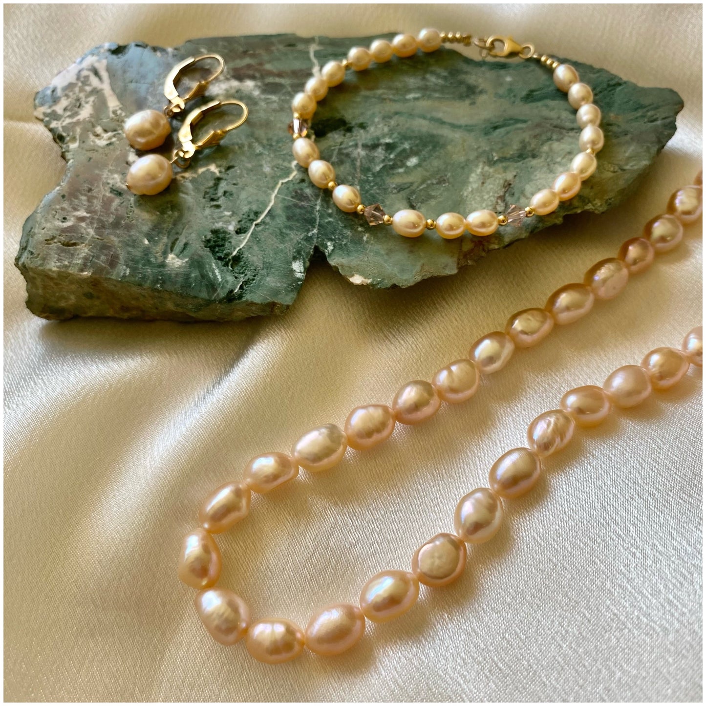 Peachy Big Pearls Necklace