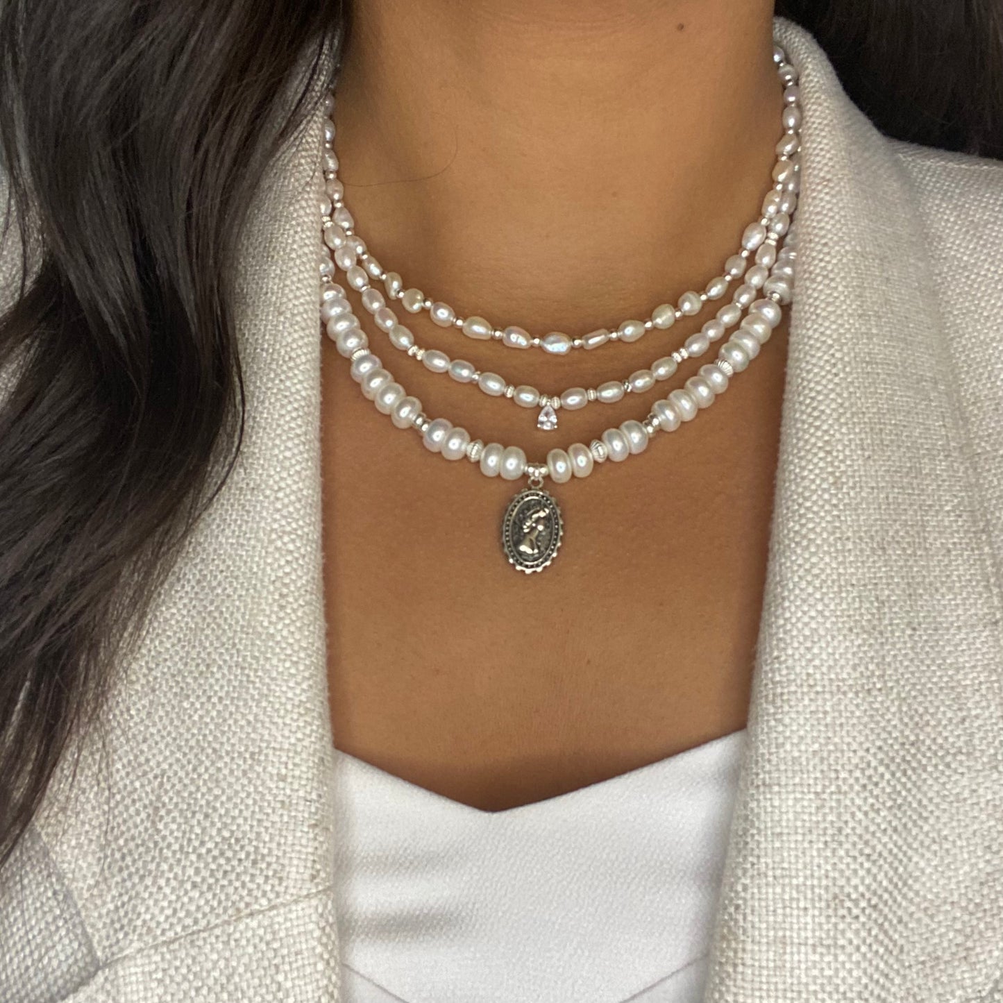 Regal charm pearls Necklace