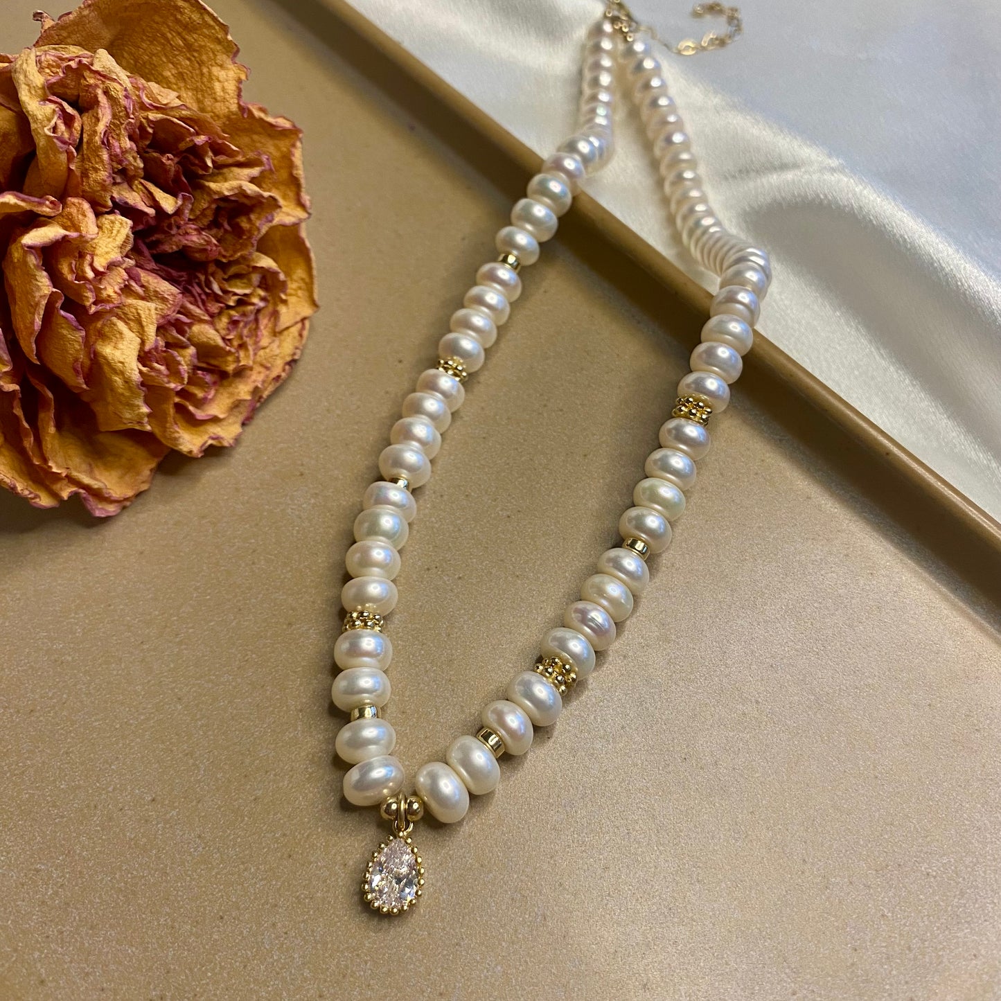 Large pearls Necklace with a stunning drop pendant