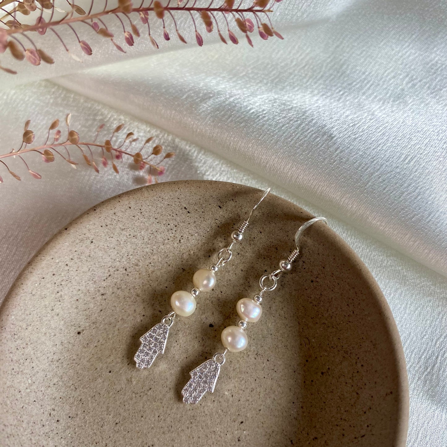Hamsa & Pearls earrings - Silver