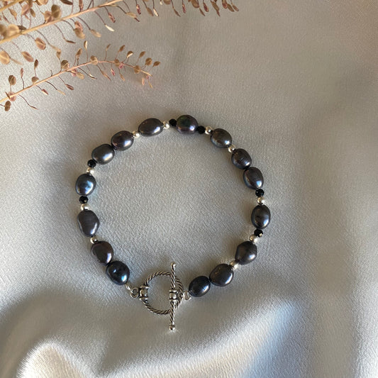 Midnight Pearl Bracelet