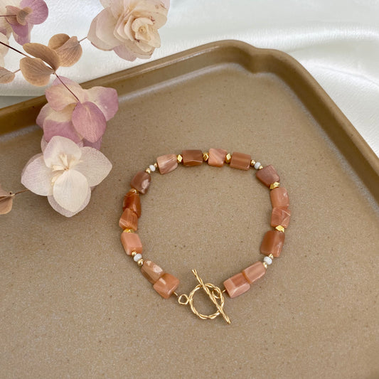 Peach Moonstone Bracelet - Gold